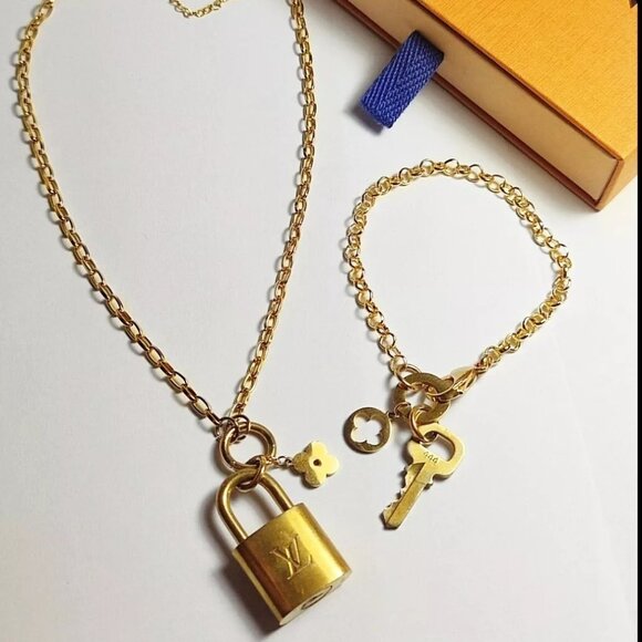 COPY - Louis Vuitton Authentic Lock & Key With Necklace & Bracelet Flower Pende… - Picture 1 of 6